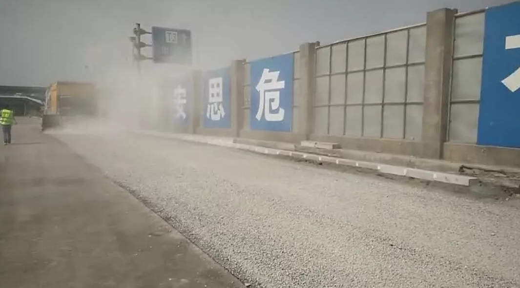 尊龙凯时人生就是博z6com同步车助力西安机场、北京城郊路面建设